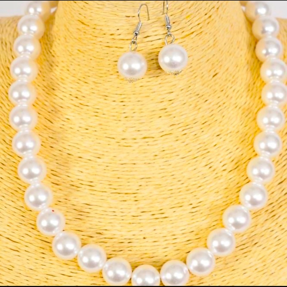 Fashion Pearl Necklace and Earring Set